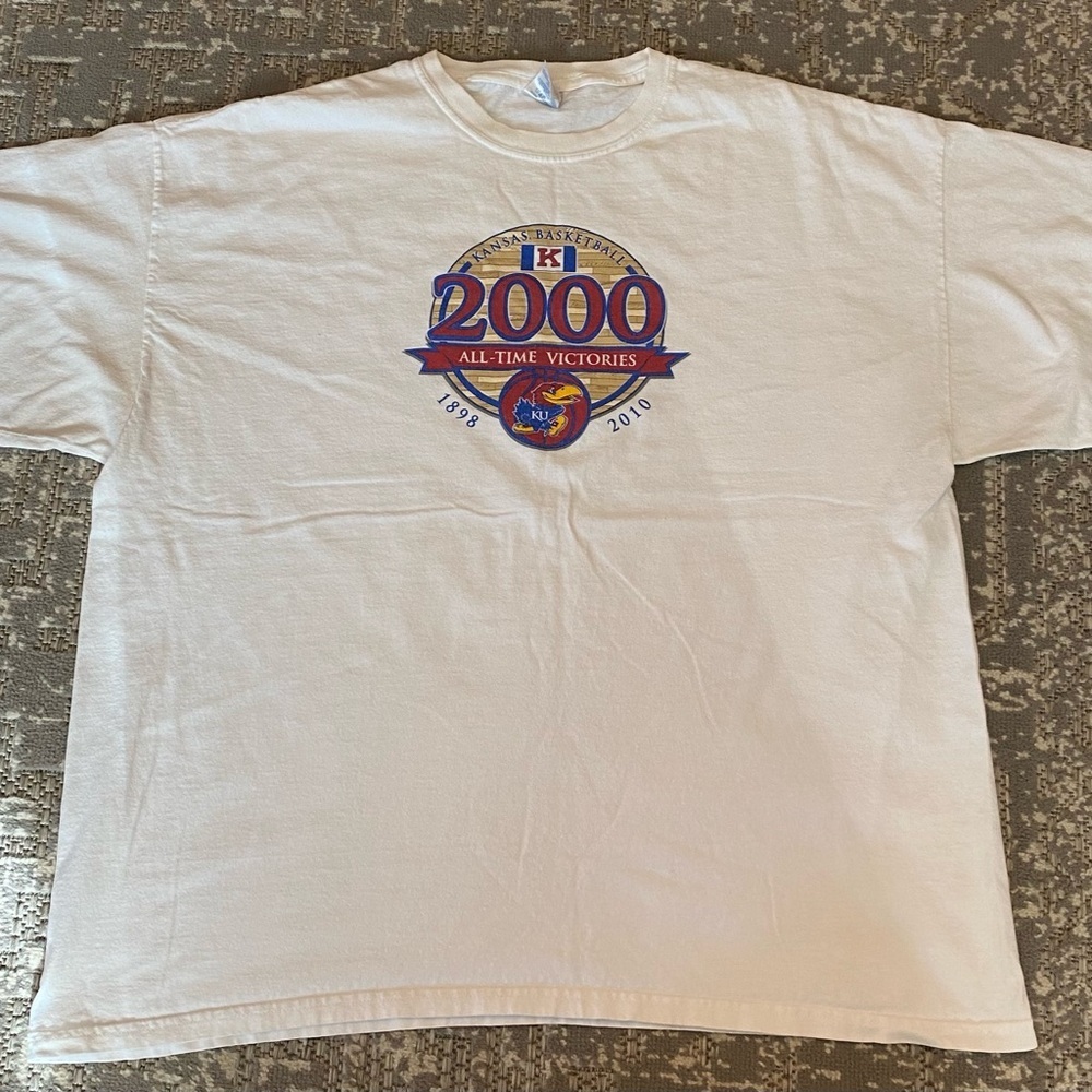 Kansas Jayhawks 2000 All Time Victories Shirt Men’s Size 2XL Color White
